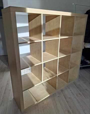 Gratis IKEA Kallax kast - 147x147 cm