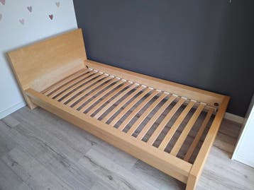 Houten eenpersoonsbed met lattenbodem