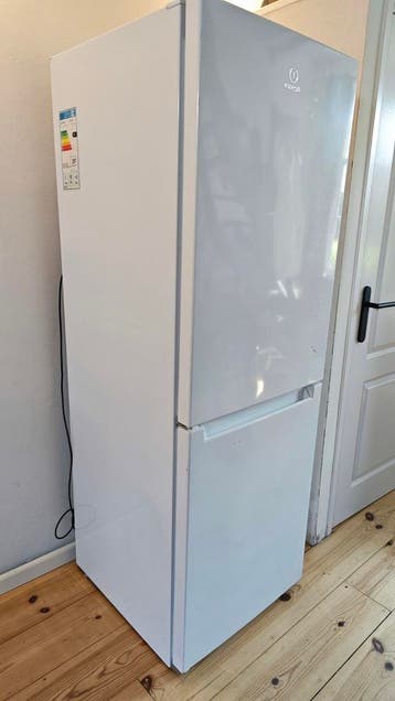 Indesit Koel- Vriescombinatie A+ (196L koel, 111L vries)