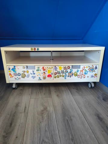 Kast met Pokemon stickers - gratis af te halen