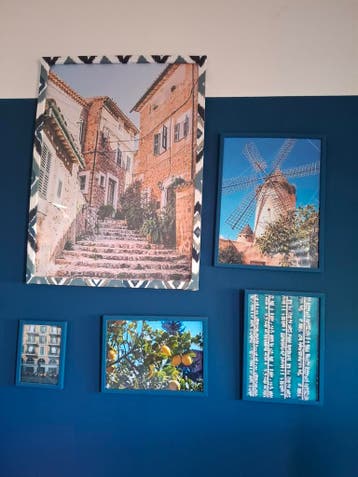 Diverse fotolijstjes met foto's uit Mallorca