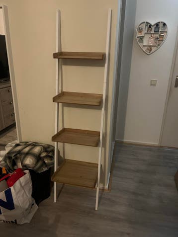 Gratis Ophalen: Houten Boekenplank en Passpiegel in Lelystad
