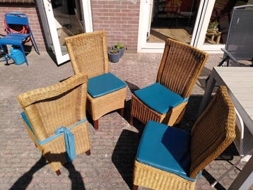 Gratis eettafel stoelen van riet
