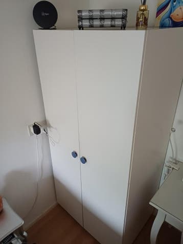 2 kledingkasten gratis