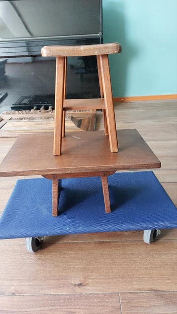 Set van 2 houten plantentafeltjes