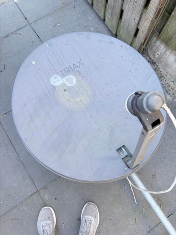 Triax schotelantenne met paal - Gebruikt
