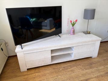 Gratis: Wit TV-meubel met opbergruimte