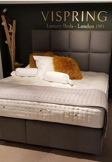 Gratis Luxe ViSpring Boxspring met Achterwand