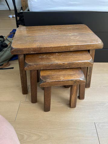 Gratis set van 3 eikenhouten bijzettafeltjes