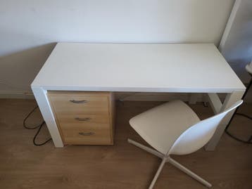 Gratis Ikea kinder bureau inclusief een bureaustoel