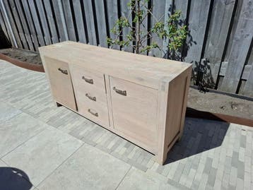 Zwaar wit eiken dressoir