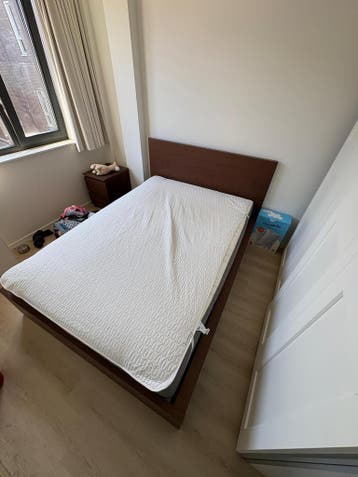 GRATIS!!! MALM Bedonderstel, bruin, 140x200 cm (incl. matras