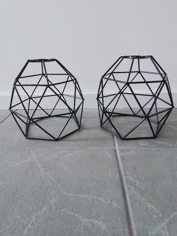 Gratis metalen lampenkapjes.