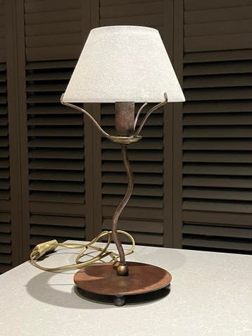 Vintage TAFELLAMP met melkglas kap