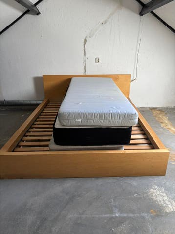 Bedframe ikea zo goed als nieuw gratis