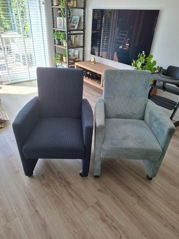 Gratis op te halen 2 eetkamerstoelen op wieltjes