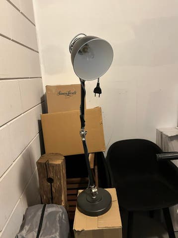 Gratis bureaulamp / tafellamp, zwart, verstelbaar