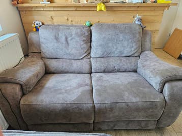 Gratis elektrische bank - kleine brandgaatjes