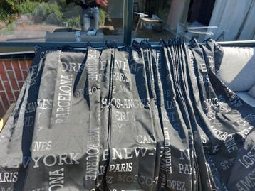 Gratis oude gordijnen - zwart, bruin en roze