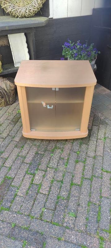 Houten TV-meubel met glazen deurtjes