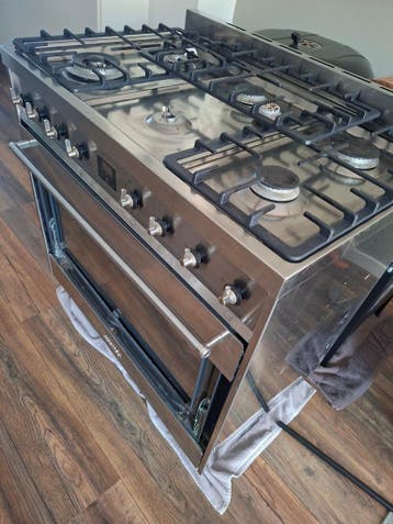 Gratis Smegg gas fornuis 90cm bij 60cm