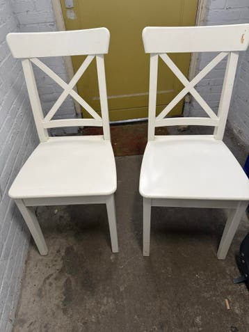 Set van 2 witte stoelen - Gebruikt
