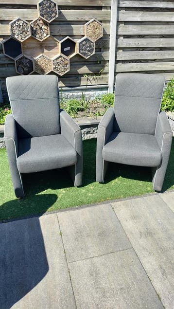 GRATIS set van 6 comfortabele grijze fauteuils