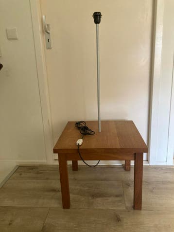 Tafel met lamp. design!