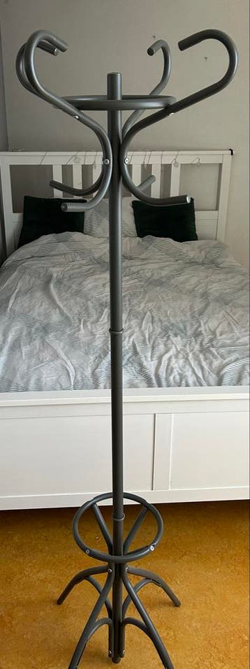 GRATIS Grijze staande kapstok