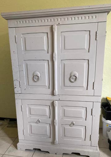 GRATIS Koloniale kast grijs krijtverf -