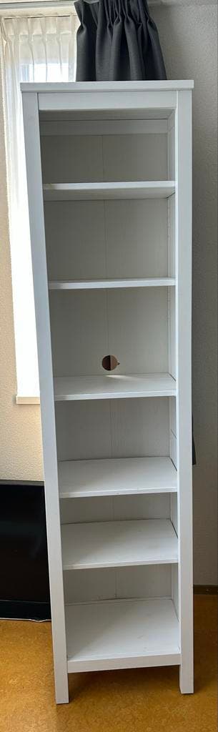 GRATIS Witte boekenkast met kabeldoorvoer