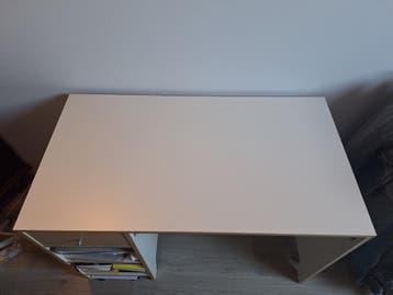 Gratis op te halen: IKEA Bureau met lade en opbergvakken