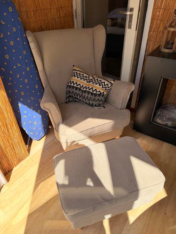 IKEA stoel met poef, strandmon