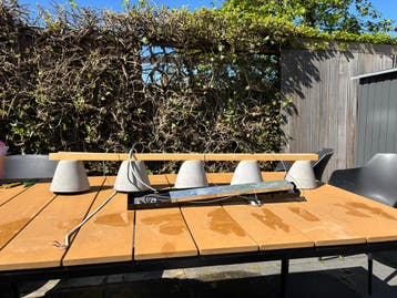 Industriële hanglamp met 5 betonnen kappen