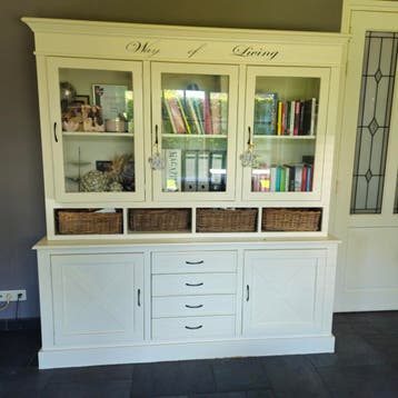 Gratis af te halen: Grote buffetkast (230x210 cm)