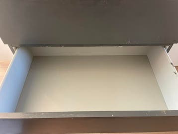 Grijze geverfde IKEA kast met 4 laden