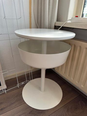 Witte bijzettafel met opbergvak - gratis