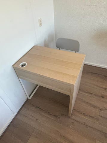 IKEA Micke bureau met stoel