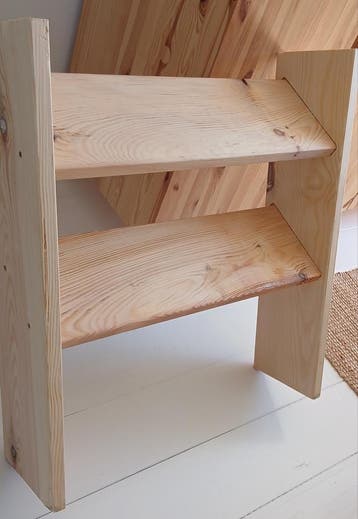 Houten Kelder trapje _ Schoenenrek, (Opstapje) GRATIS !