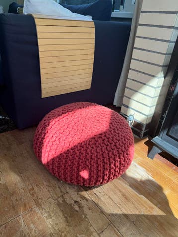 Leuke rode/roze poef