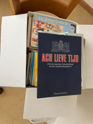 Grote doos met tijdschriften Ons Amsterdam & Ach Lieve Tijd