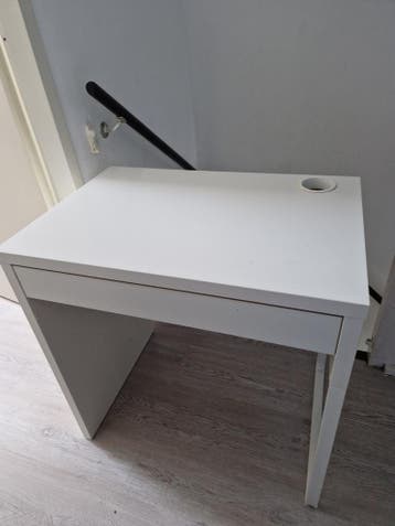IKEA Micke bureau - Gebruikt maar functioneel