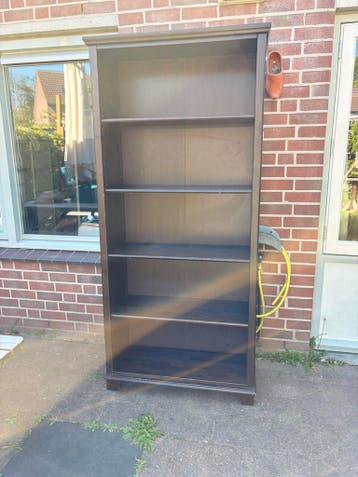 Donkerbruine houten kast gratis op te halen