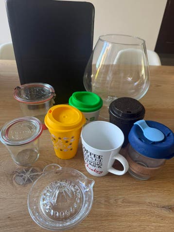 Gratis koffie-to-go-bekers, bloempot -> voor vrijmarlt