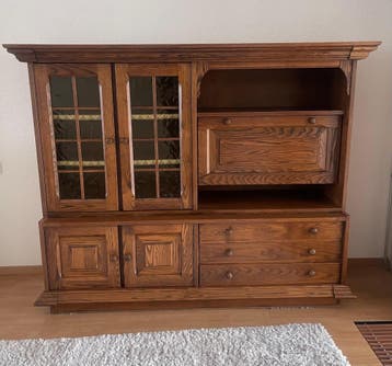 GRATIS Eikenhouten vitrinekast met lades en deuren