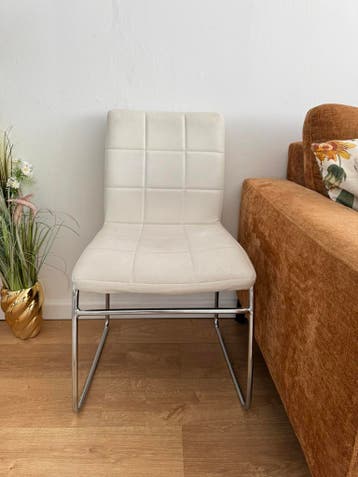 GRATIS: 7 eetkamerstoelen