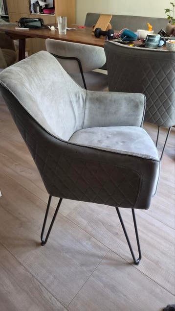 2x Grijze eetkamerstoel met metalen poten