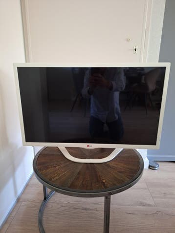 DEFECT...LG Smart tv..32 inch/82cm..wit