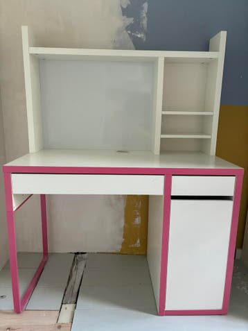 Ikea bureau Micke. Gratis af te halen.