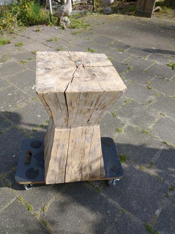 Massief houten sokkel gratis